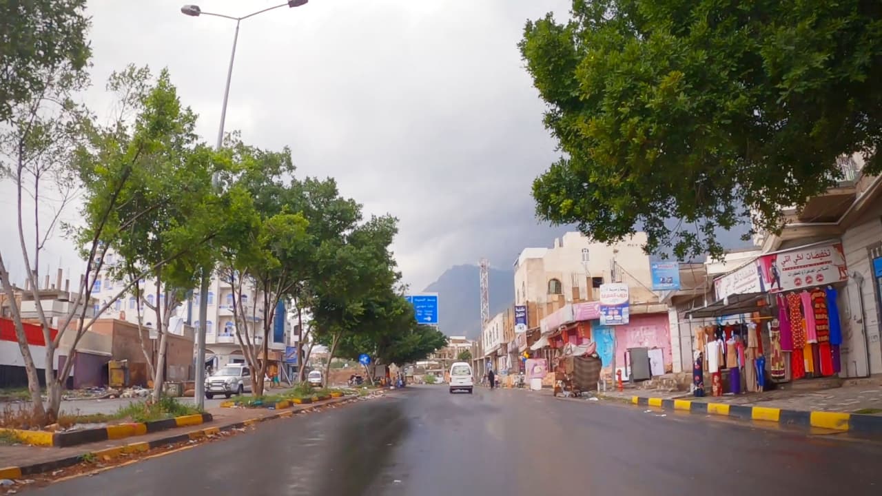 قناصة مليشيا الحوثي تستهدف مسناً شمالي مدينة تعز