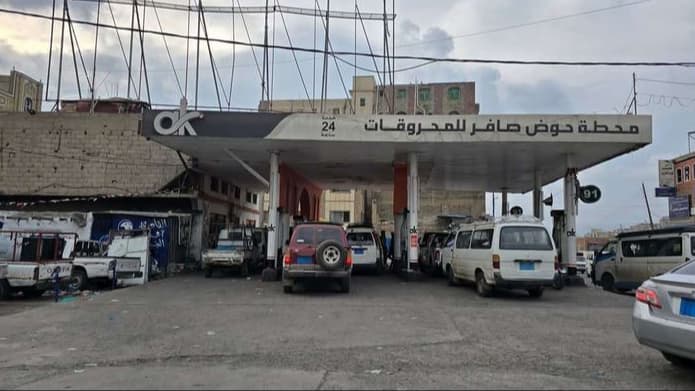 شركة النفط في تعز: المشتقات متوفرة وتوزيع البترول يبدأ الليلة على كافة المحطات