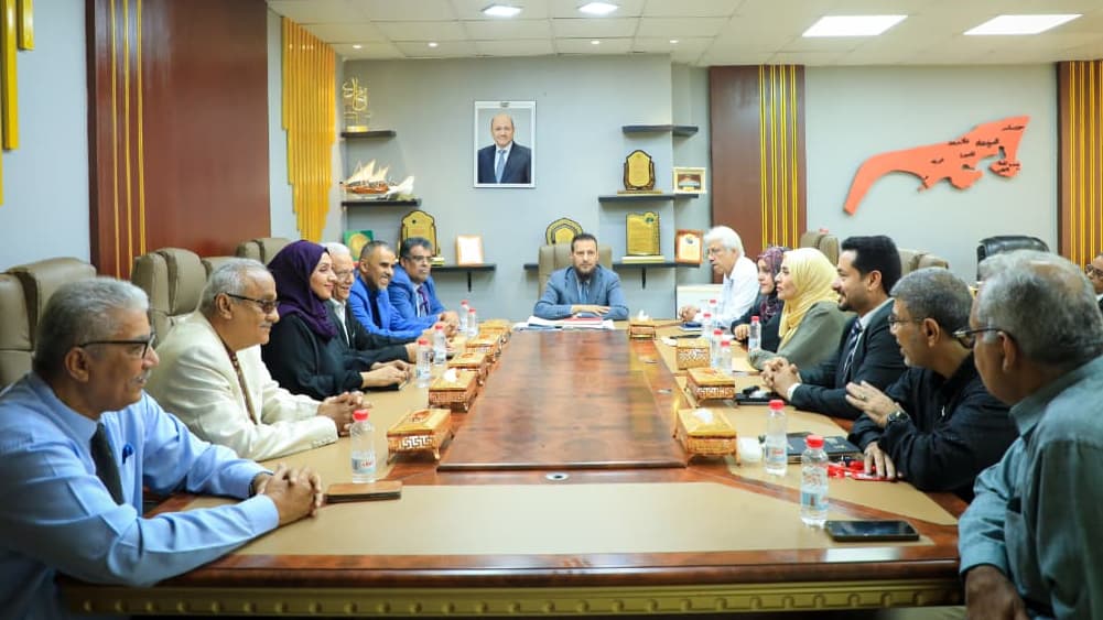 محافظ عدن يدعو للتركيز على المشاريع والأنشطة ذات الأثر المباشر على المواطنين