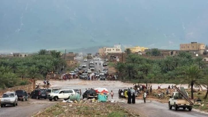 احترازاً لأية تغيرات مناخية.. سلطات سقطرى تناقش آلية تسريع صيانة الطرق والجسور