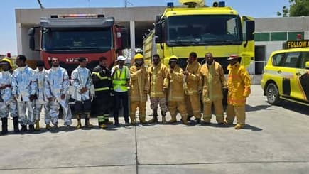 موظفو مطار الريان يرفعون الشارات الحمراء ويصعدون للمطالبة بإقالة المدير