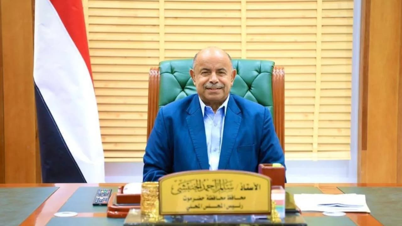 حضرموت: المحافظ يوجه بتكثيف الرقابة على الأسعار وضبط المخالفين