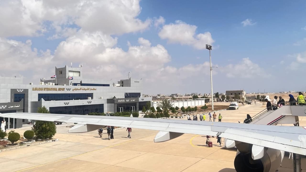 الخطوط الجوية اليمنية تستأنف رحلات المهرة بعد توقف مؤقت بسبب الوقود