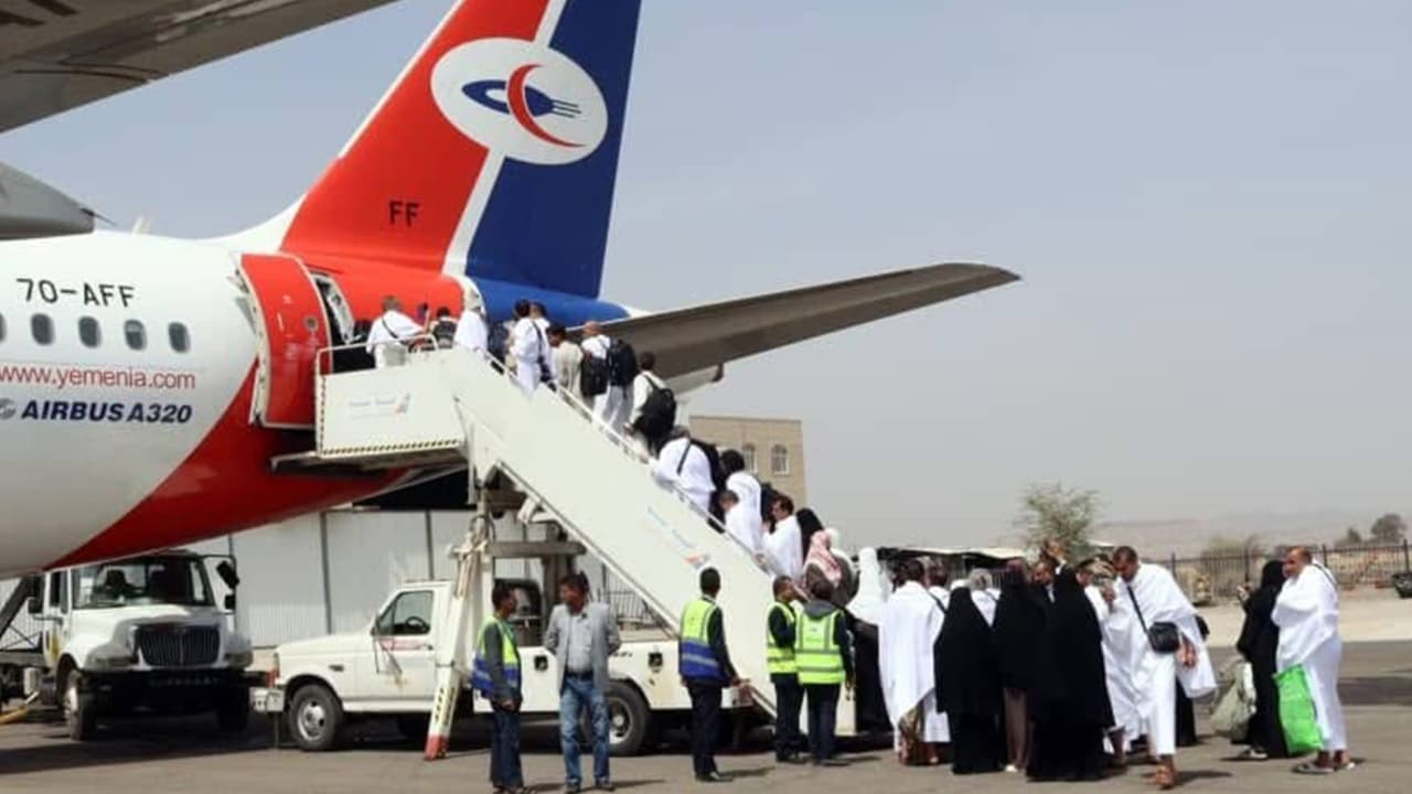 حضرموت: مطار سيئون يدشن أولى رحلات حجاج اليمن للموسم 1447 هـ