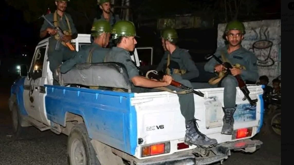 بعد ظهورهم في فيديو متداول.. القبض على زعيم عصابة اعتدت على مديرة مدرسة في تعز