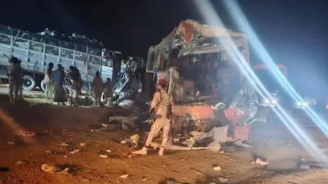 حادث مروع على طريق العبر يخلف نحو 30 قتيلا وجريحا كانوا عائدين من السعودية