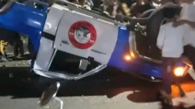 وفاة جندي وإصابة ثلاثة إثر انقلاب طقم أثناء مهمة أمنية في تعز
