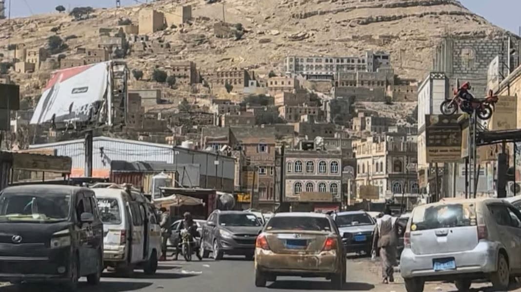 بعد يوم من الاعتداء على فنان شعبي.. حوثيون يقتحمون حفل زفاف نسائي في عمران ويعتقلون والد العروس