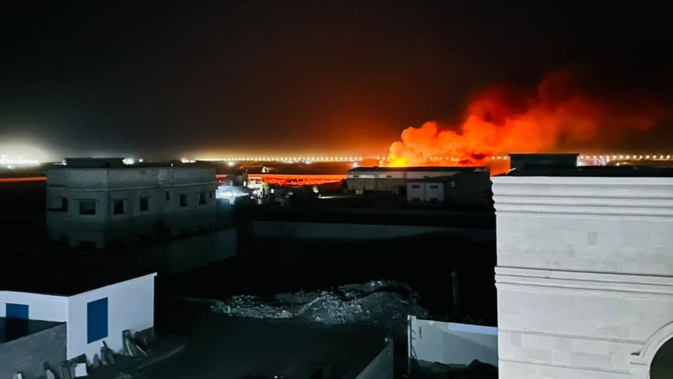 عدن: قتلى وجرحى من قوات العمالقة في انفجار مخزن أسلحة