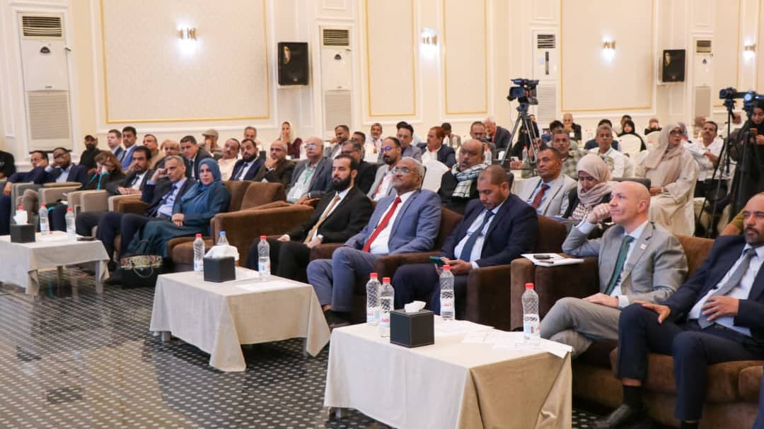 مؤتمر الشراكة الحكومية في عدن يوصي بتعزيز اللامركزية وتفعيل الإصلاحات المالية