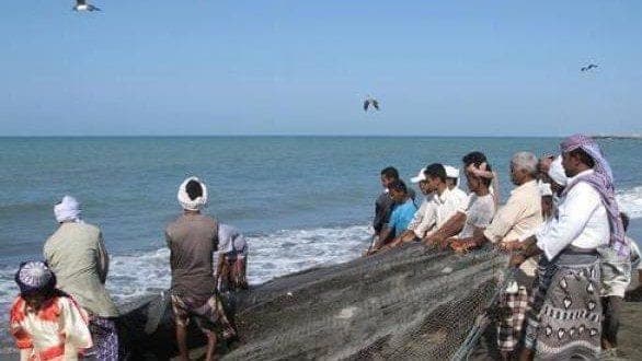 الحديدة: انقطاع الاتصال بصياد ونجله قبالة سواحل الخوخة