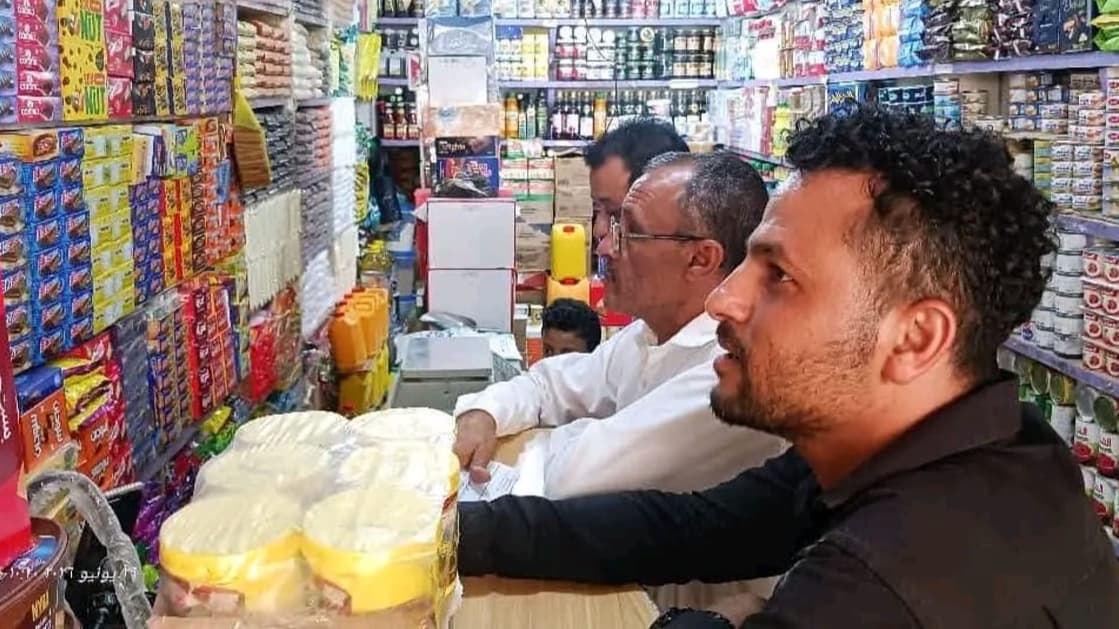 ضبط 17 مخالفة تموينية خلال حملات رقابية على أسواق مدينة تعز