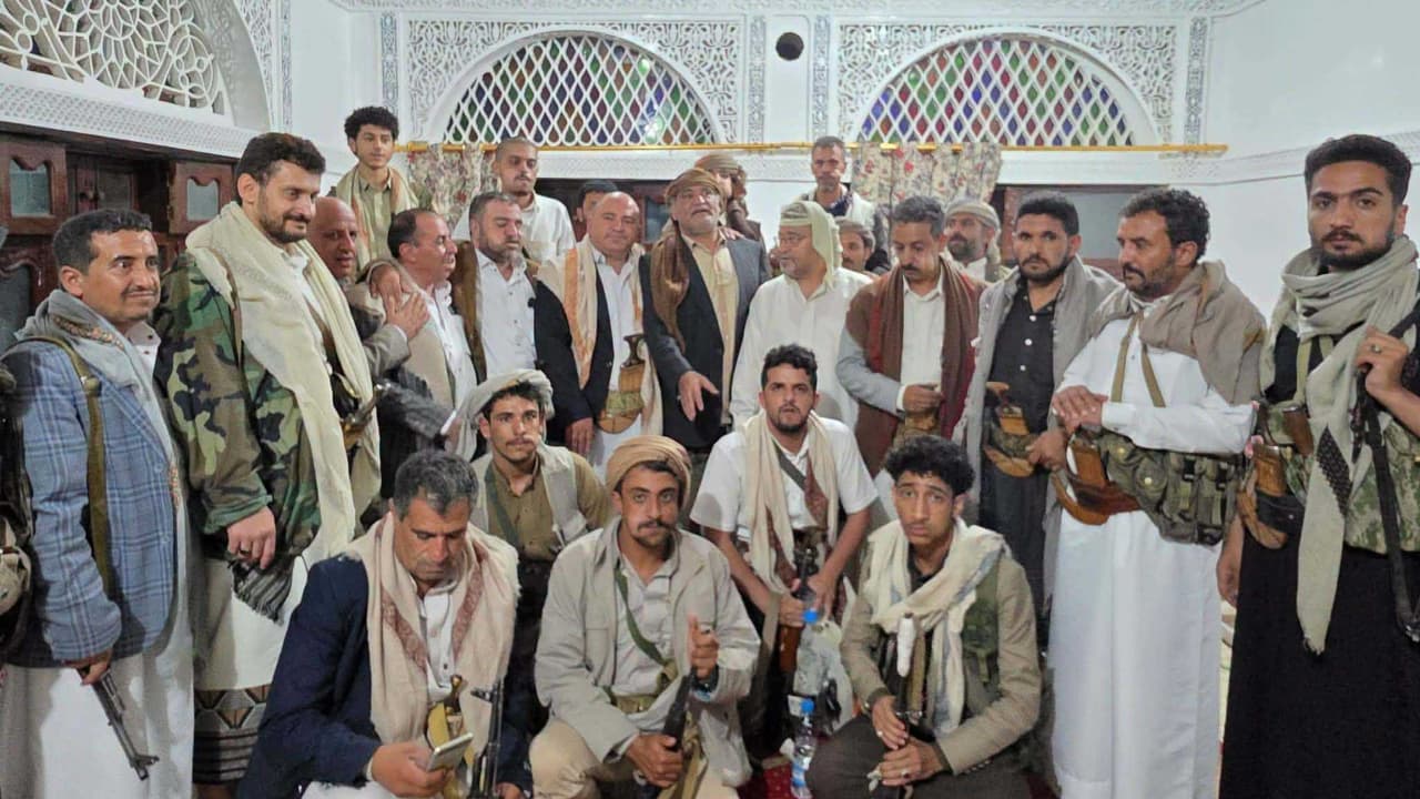 مليشيا الحوثي تفرج عن شيخ في إب بعد تلويح شقيقه بنكف لقبائل المناطق الوسطى