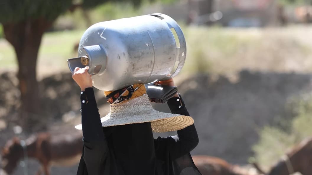 تعز.. أزمة الغاز تعود مع توقف محطات التعبئة ووكلاء التوزيع عن البيع
