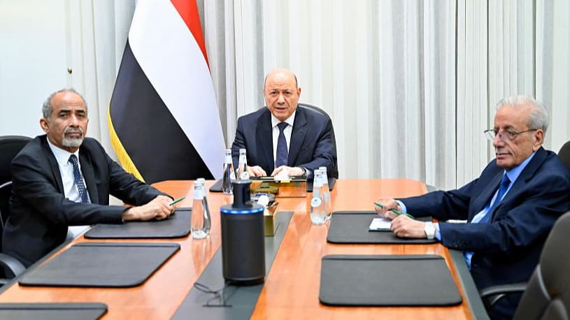 الحكومة ترفض طلباً إيرانياً لتسيير رحلة إلى صنعاء وتقترح إعادة عناصر الحوثي عبر "اليمنية"