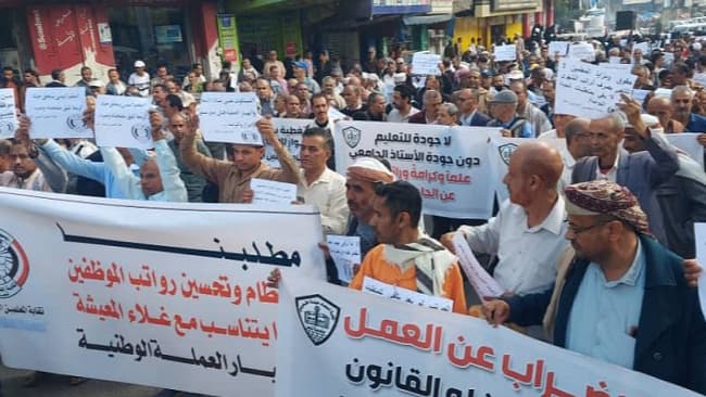 حرمان أكثر من 10 آلاف معلم من مستحقاتهم يهدد انطلاقة العام الدراسي في تعز