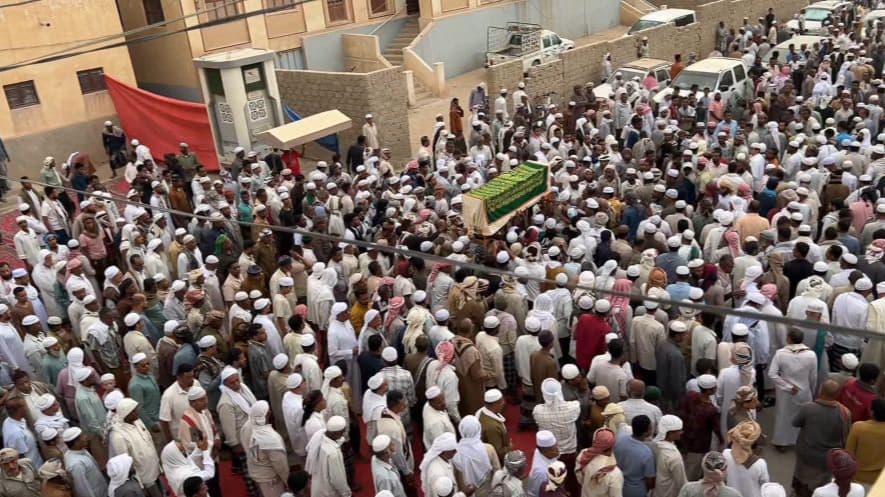 بموكب مهيب.. تريم تشيّع مفتي حضرموت العلّامة علي سالم بكير