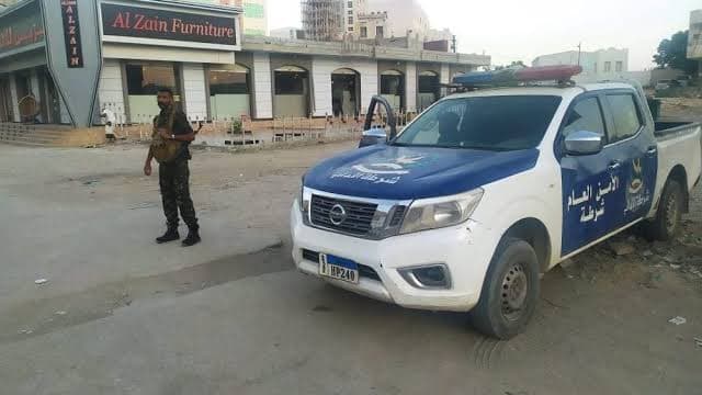 شرطة ساحل حضرموت تضبط متهماً بالاعتداء على مواطن وتوثيق الواقعة بالفيديو