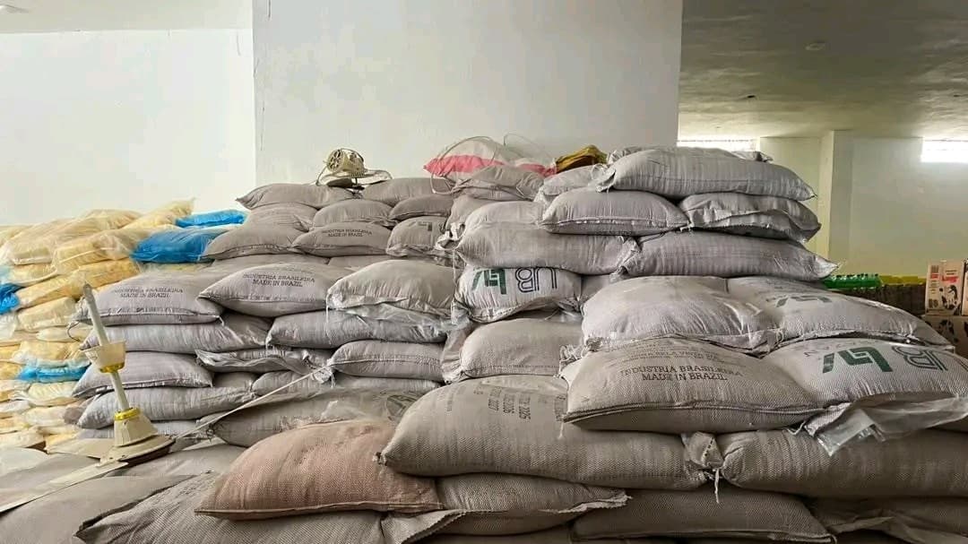 بعد المهرة ومأرب وتعز.. تجارة حضرموت توجه بسحب وإتلاف شحنات (سُكّر برازيلي) ملوث