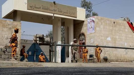 أمن مأرب يحيل متورطين بتصوير تحركات عسكرية للتحقيق ويحذر من المساس بالأمن القومي