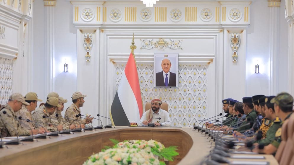 على وقع  الهجمات الحوثية.. اللواء العرادة يرأس اجتماعا أمنيا بمأرب ويشدد على الجاهزية القصوى