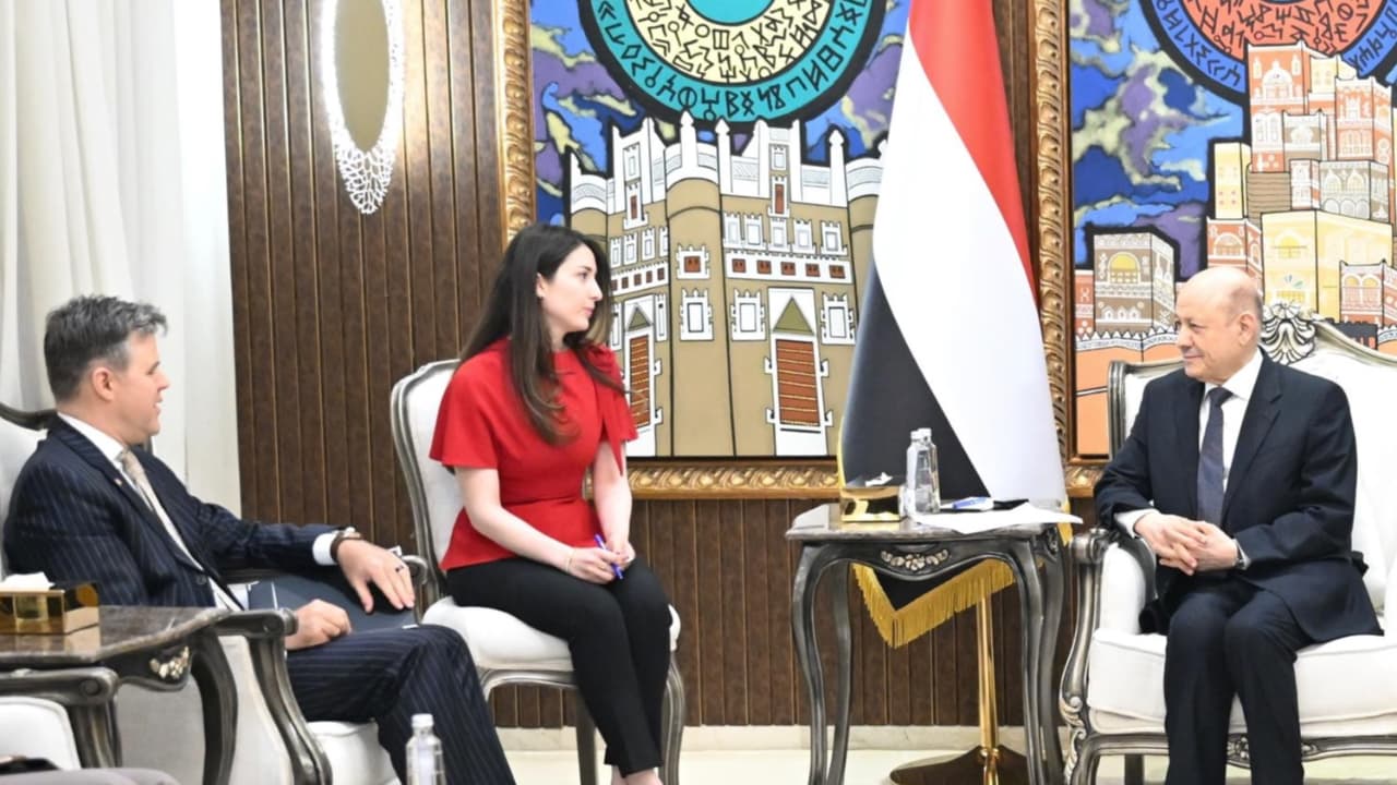 العليمي: هجوم المخا حرب ممنهجة لخنق اليمنيين وامتداد للتصعيد الإيراني