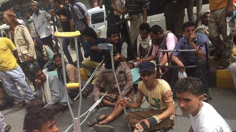 رابطة جرحى تعز تتهم موظفين بالسفارة اليمنية في القاهرة بعرقلة علاج الجرحى