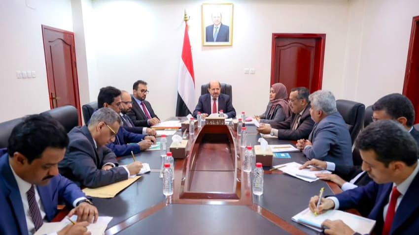 اللجنة الوزارية للإصلاح المؤسسي تعقد اجتماعها الأول في عدن والزنداني يشدد على مرجعية الدستور والقانون