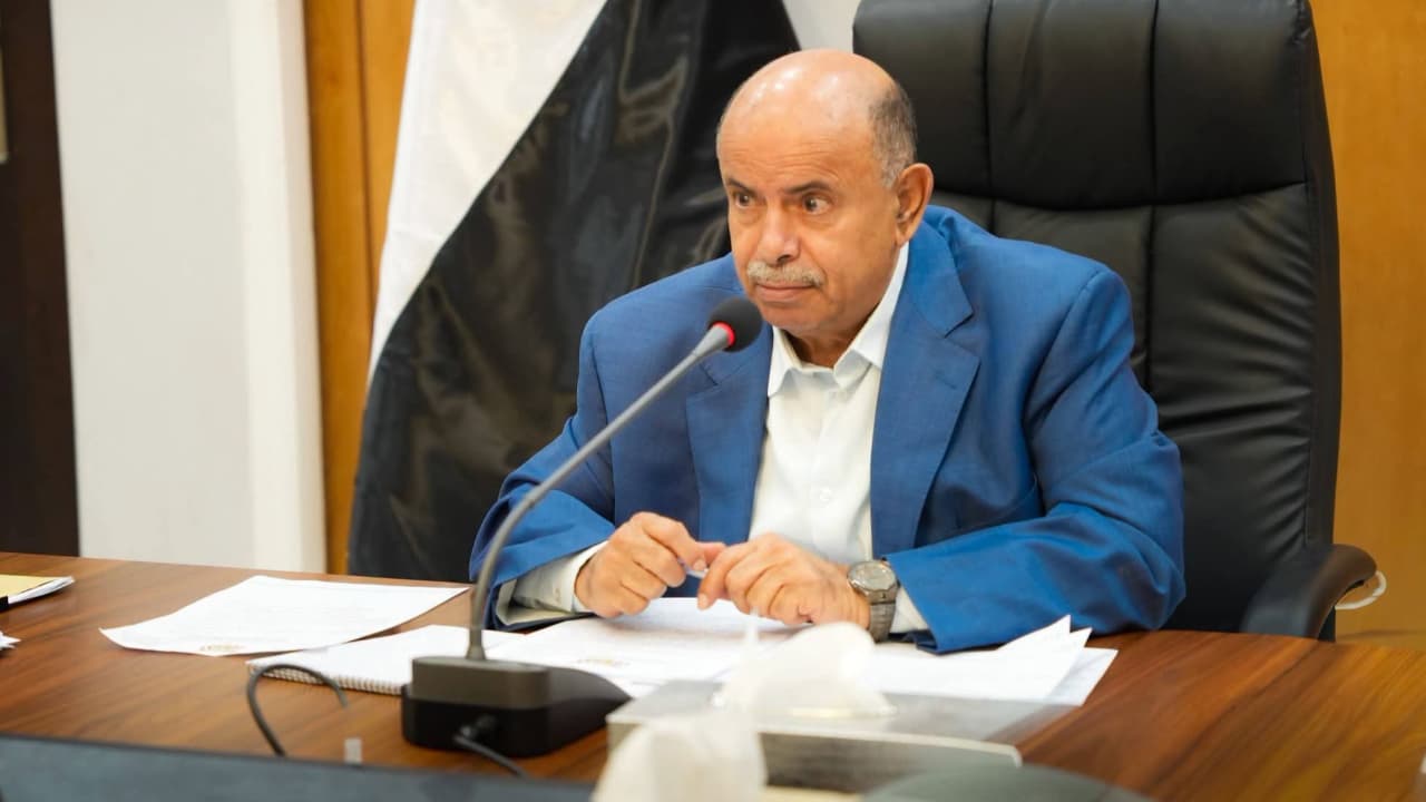 الخنبشي يوجه بتشديد الرقابة على المنافذ والحد من التهريب وصون الأمن القومي
