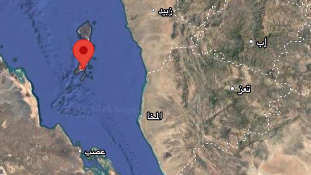رويترز: الحوثيون يصلون إلى جزيرتي حنيش الكبرى والصغرى في البحر الأحمر