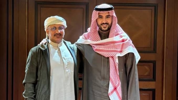طارق صالح يصل السعودية لمناقشة ظروف المعركة ضد الحوثيين