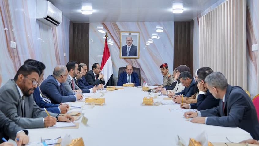الحكومة تبحث تداعيات التصعيد الحوثي وتقر إجراءات لتعزيز الاستجابة