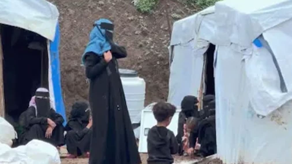وحدة حكومية تطلق نداءً إنسانيًا عاجلا لإغاثة أكثر من 86 ألف نازح في 6 محافظات