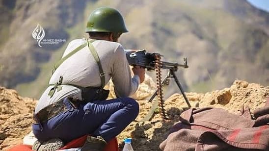 القوات المسلحة تستعيد مواقع غربي تعز وتوسع عملياتها بإسناد جوي مركز