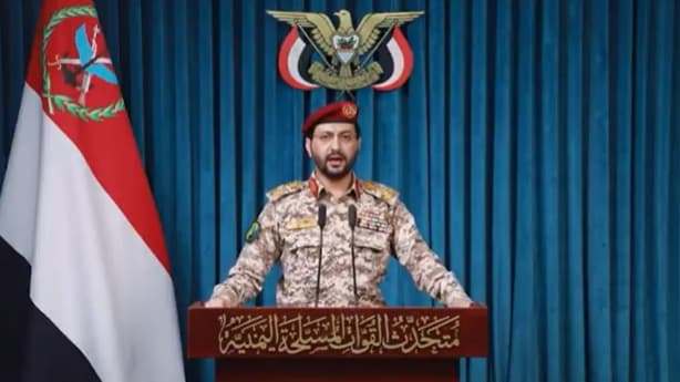 مليشيا الحوثي تعلن استهداف قاعدة جوية سعودية بعشرات الصواريخ والطائرات المسيرة