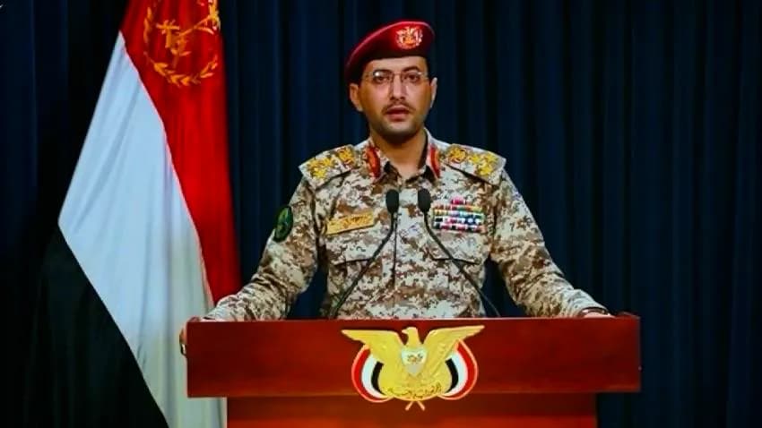الحوثيون يعلنون استهداف مدمرتين أمريكيتين في البحر الأحمر