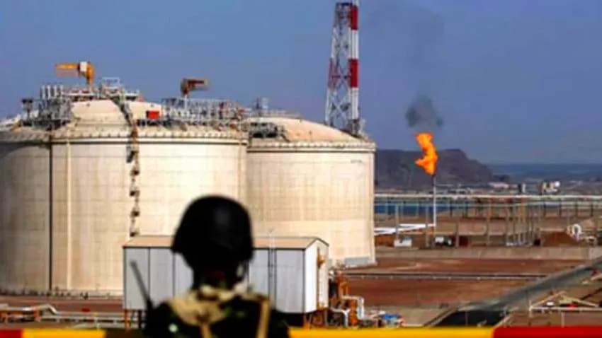 الحوثيون يهددون مجددا باستهداف شركات النفط وينفون وجود اتفاق لتصديره