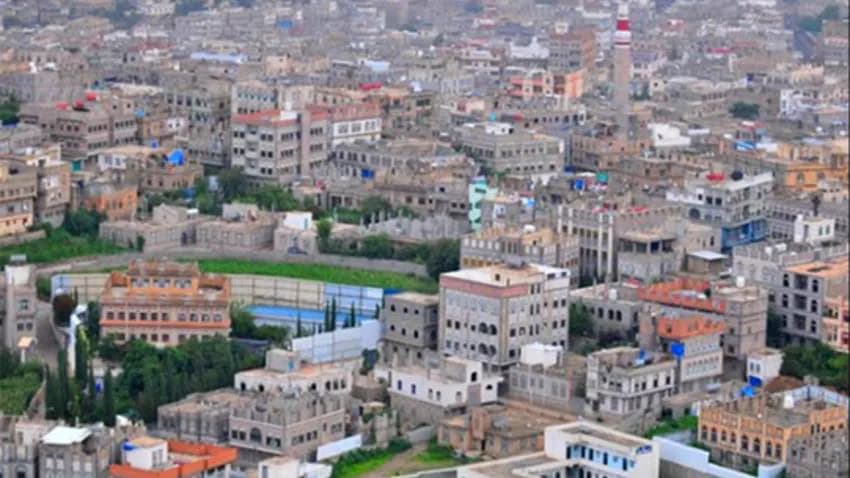 إب.. عناصر حوثية تقتحم مبنى السلطة المحلية بهدف تحويل أحد مكاتبه مقرا لأحد قياداتها