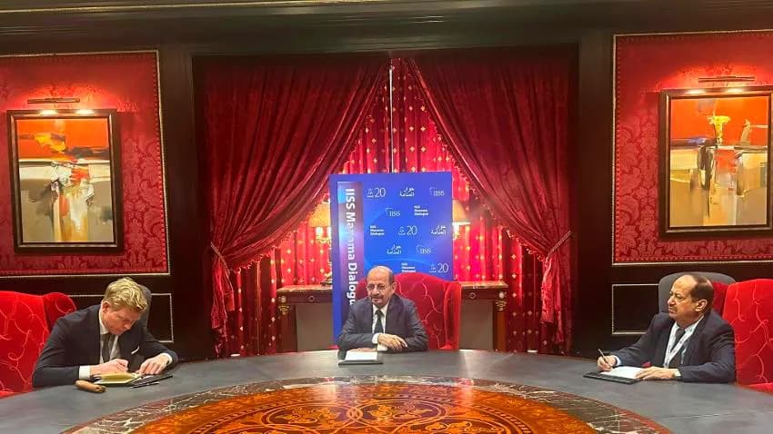 وزير الخارجية يبحث مع المبعوث الأممي تطورات الملف اليمني