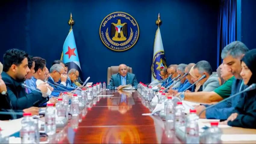 الانتقالي يدعو الرئاسي والحكومة إلى العمل من عدن وتحمل مسؤولياتهما تجاه المواطنين