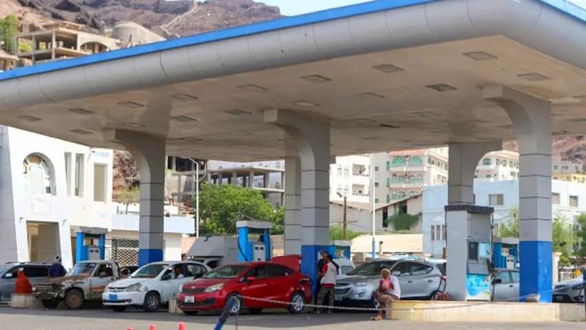 ارتفاع أسعار البنزين مع استمرار أزمة الغاز في عدن