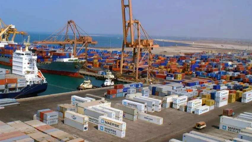 الحكومة تتعهد مجددا بتخفيف آثار العقوبات الأمريكية على مناطق سيطرة الحوثيين
