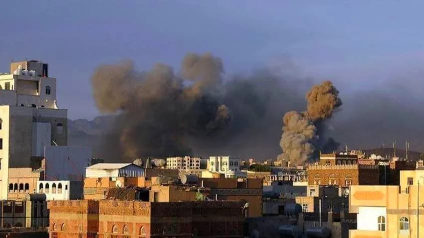 الحوثيون يعلنون مقتل شخصين بغارات أمريكية على صنعاء
