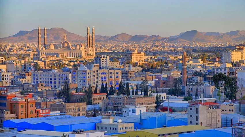 الطيران الأمريكي يعاود استهداف محيط صنعاء بغارات جوية