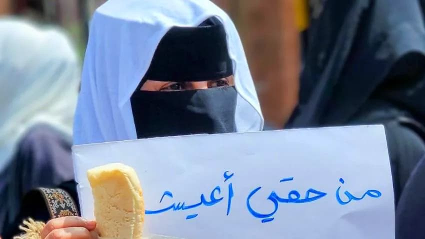 قمع في عدن وغضب في تعز.. احتجاجات نسائية تطالب بتوفير الخدمات