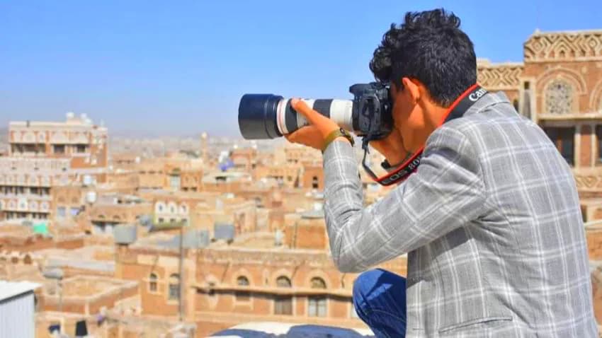 مليشيا الحوثي تمنع التصوير في صنعاء دون تصريح رسمي من السلطات الخاضعة لها