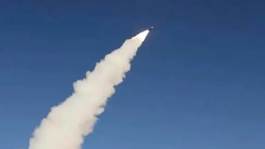 الحوثيون: استهدفنا مطار بن غوريون وسط إسرائيل بصاروخ باليستي