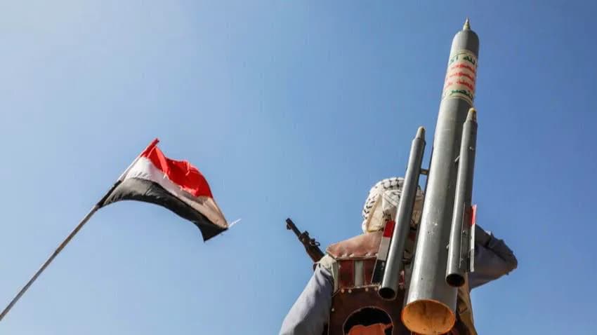 نيوزويك: الحوثيون يهددون بالتصعيد وسط توتر أميركي إيراني والحديث عن هجوم إسرائيلي محتمل