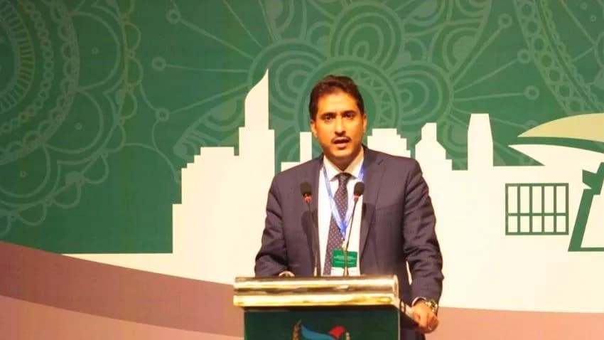 النائب عشال يتهم العليمي بتهميش دور البرلمان وتجاوز صلاحياته