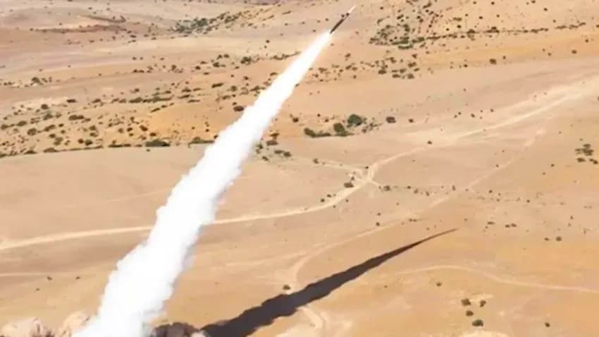 الحوثيون يعلنون استهداف بئر السبع بصاروخ باليستي ويهددون بمواصلة الهجمات ضد إسرائيل